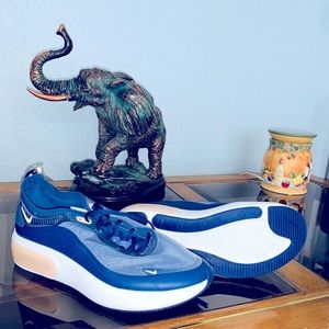 NEW! Gym shoe 👟